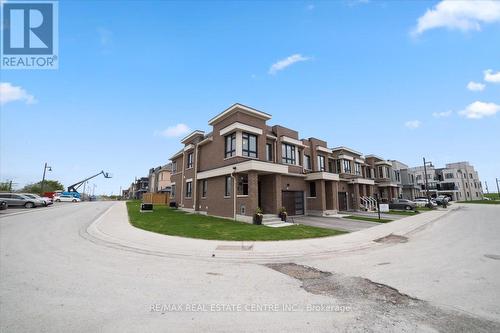 47 Caspian Square, Clarington (Bowmanville), ON - Outdoor With Facade