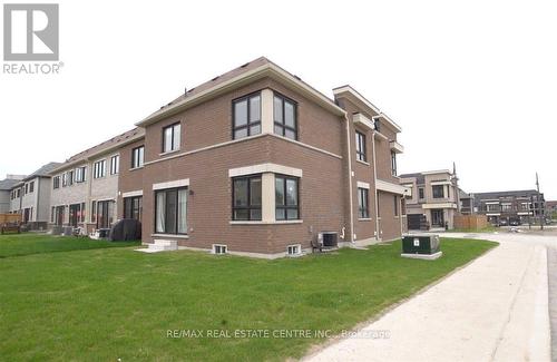 47 Caspian Square, Clarington (Bowmanville), ON - Outdoor