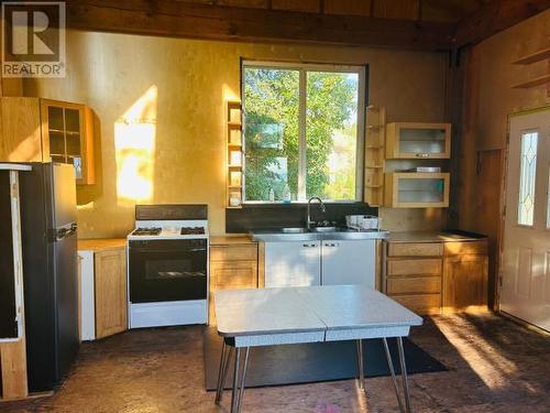 12760 Highway 101, Powell River, BC - Indoor Photo Showing Kitchen