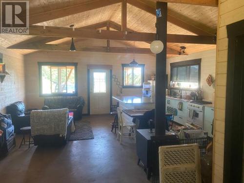 12760 Highway 101, Powell River, BC - Indoor Photo Showing Living Room