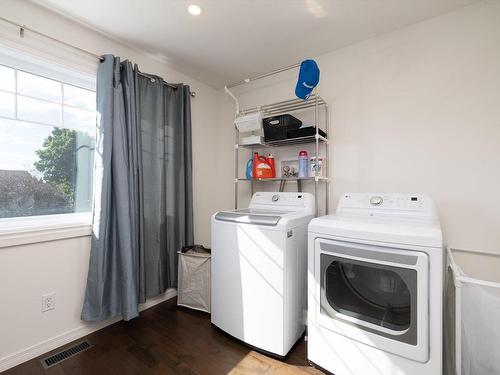 Salle de lavage - 223 Rue Pinault, Vaudreuil-Dorion, QC - Indoor Photo Showing Laundry Room