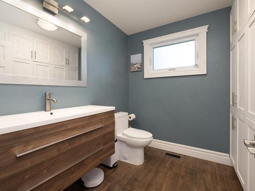 Powder room - 223 Rue Pinault, Vaudreuil-Dorion, QC - Indoor Photo Showing Bathroom