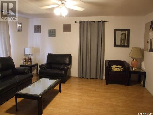 905 Railway Avenue, Burstall, SK - Indoor Photo Showing Living Room