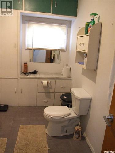 905 Railway Avenue, Burstall, SK - Indoor Photo Showing Bathroom