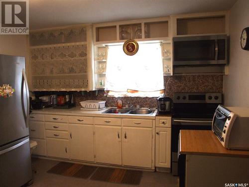 905 Railway Avenue, Burstall, SK - Indoor Photo Showing Kitchen With Double Sink