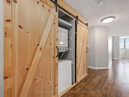 1112-234 Albion Rd, Toronto, ON - Indoor Photo Showing Laundry Room