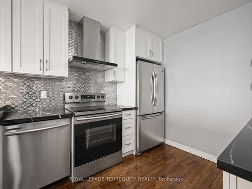 1112-234 Albion Rd, Toronto, ON - Indoor Photo Showing Kitchen With Upgraded Kitchen