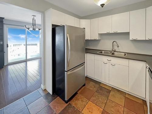 23-1775 Mckinley Crt, Kamloops, BC - Indoor Photo Showing Kitchen With Double Sink