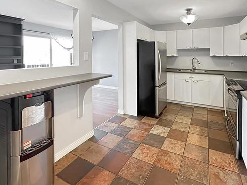 23-1775 Mckinley Crt, Kamloops, BC - Indoor Photo Showing Kitchen With Double Sink