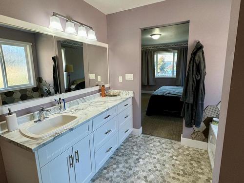 1618 Fir Rd, Merritt, BC - Indoor Photo Showing Bathroom