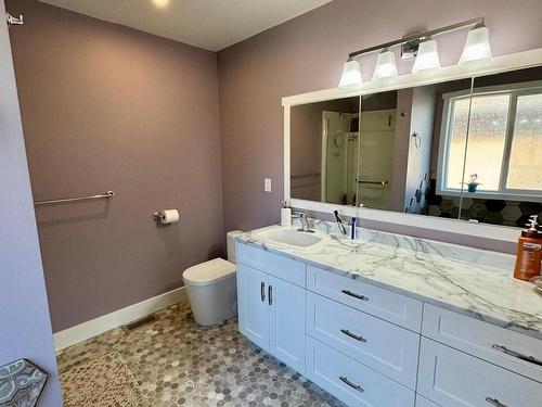 1618 Fir Rd, Merritt, BC - Indoor Photo Showing Bathroom