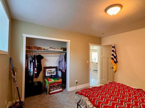 1618 Fir Rd, Merritt, BC - Indoor Photo Showing Bedroom