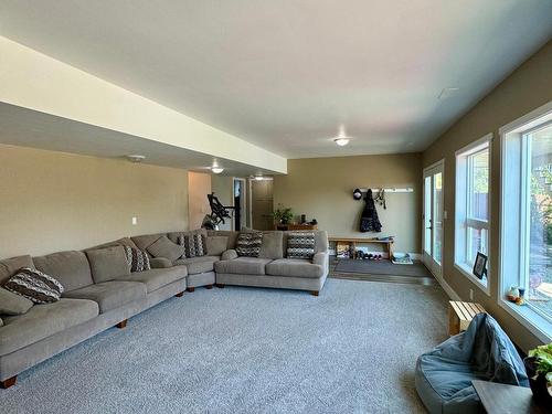 1618 Fir Rd, Merritt, BC - Indoor Photo Showing Living Room