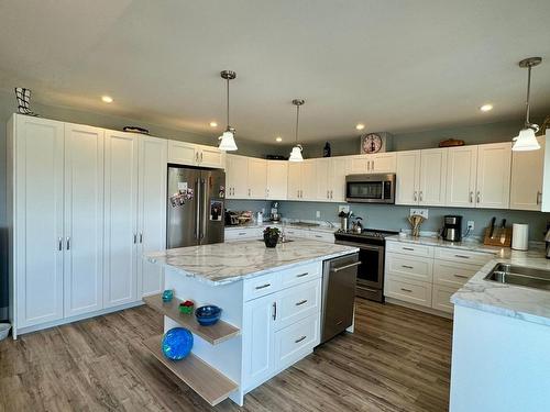 1618 Fir Rd, Merritt, BC - Indoor Photo Showing Kitchen With Double Sink