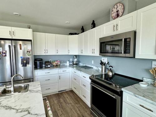 1618 Fir Rd, Merritt, BC - Indoor Photo Showing Kitchen