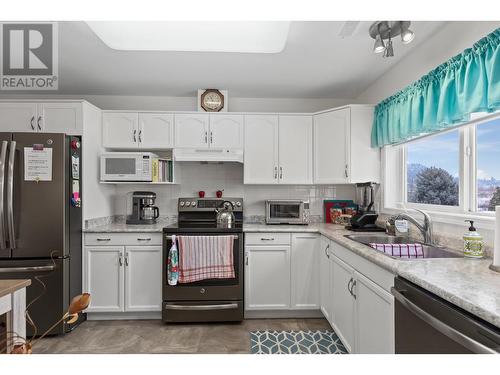 1895 Ambrosi Road Unit# 406, Kelowna, BC - Indoor Photo Showing Kitchen