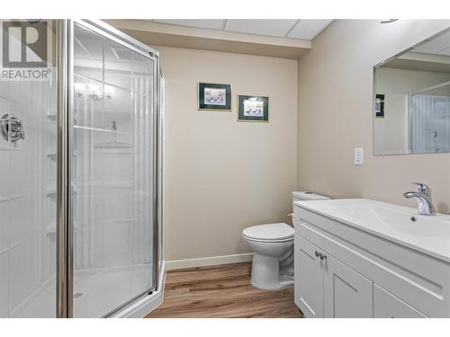 4939 Haskins Court, Kelowna, BC - Indoor Photo Showing Bathroom