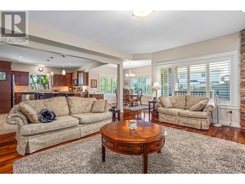 4939 Haskins Court, Kelowna, BC - Indoor Photo Showing Living Room