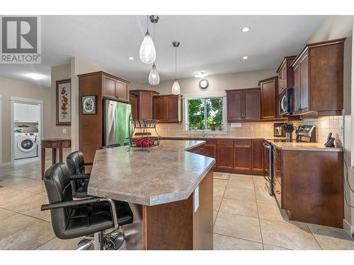 4939 Haskins Court, Kelowna, BC - Indoor Photo Showing Kitchen