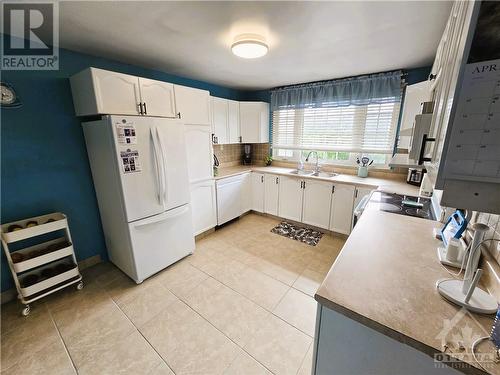 9. Second Floor Kitchen - 1196 Rainbow Street, Ottawa, ON - Indoor Photo Showing Kitchen