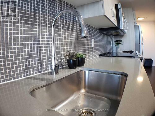 409 - 16 Mcadam Avenue, Toronto (Yorkdale-Glen Park), ON - Indoor Photo Showing Kitchen