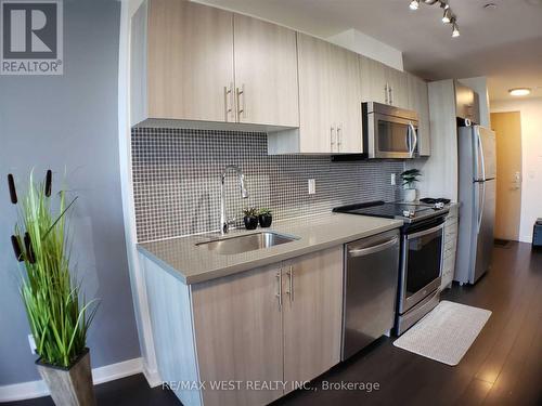 409 - 16 Mcadam Avenue, Toronto (Yorkdale-Glen Park), ON - Indoor Photo Showing Kitchen With Upgraded Kitchen