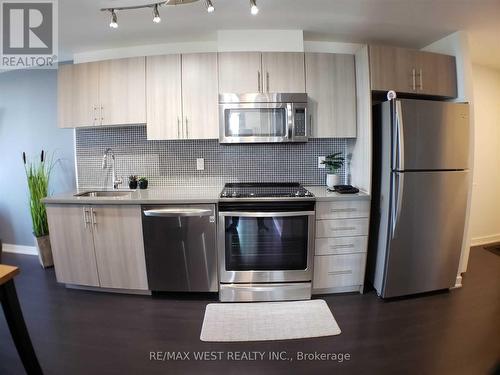 409 - 16 Mcadam Avenue, Toronto (Yorkdale-Glen Park), ON - Indoor Photo Showing Kitchen With Upgraded Kitchen