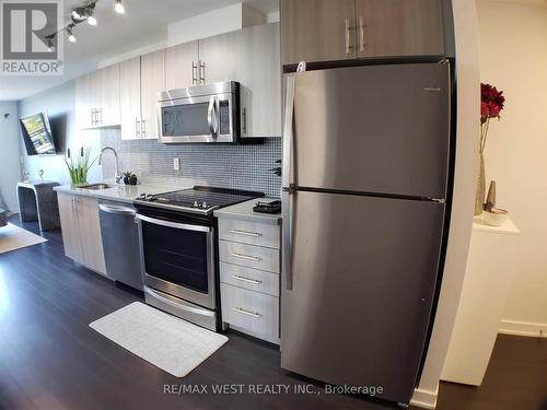 409 - 16 Mcadam Avenue, Toronto (Yorkdale-Glen Park), ON - Indoor Photo Showing Kitchen