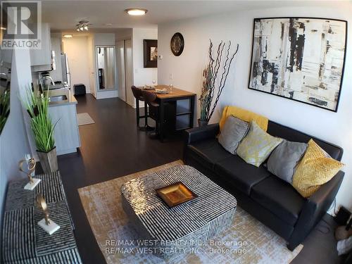 409 - 16 Mcadam Avenue, Toronto (Yorkdale-Glen Park), ON - Indoor Photo Showing Living Room With Fireplace