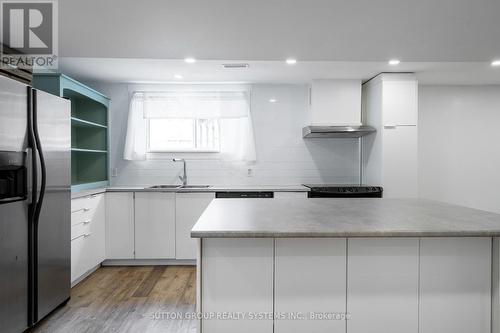 216 Cedar Street, Clearview (Stayner), ON - Indoor Photo Showing Kitchen With Upgraded Kitchen