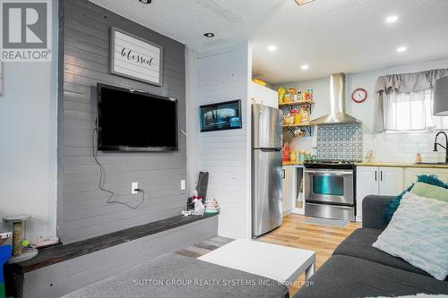 216 Cedar Street, Clearview (Stayner), ON - Indoor Photo Showing Kitchen