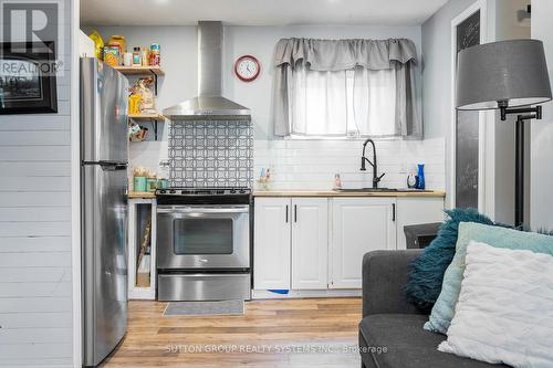 216 Cedar Street, Clearview (Stayner), ON - Indoor Photo Showing Kitchen With Upgraded Kitchen