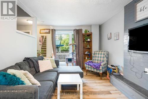 216 Cedar Street, Clearview (Stayner), ON - Indoor Photo Showing Living Room