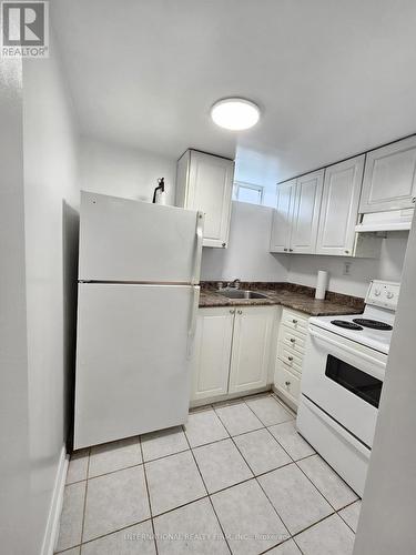 3948 Manatee Way, Mississauga (Churchill Meadows), ON - Indoor Photo Showing Kitchen