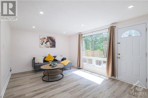 living room - 251 Thistledown Court, Ottawa, ON - Indoor