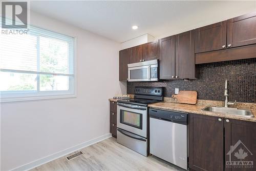 Kitchen - 251 Thistledown Court, Ottawa, ON - Indoor Photo Showing Kitchen