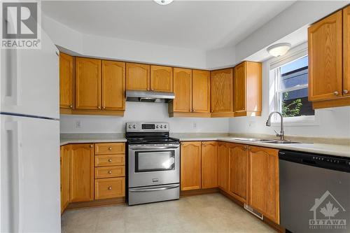 21 Glenhaven Private, Ottawa, ON - Indoor Photo Showing Kitchen With Double Sink