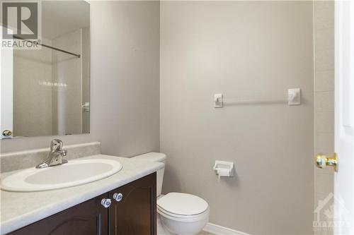 21 Glenhaven Private, Ottawa, ON - Indoor Photo Showing Bathroom