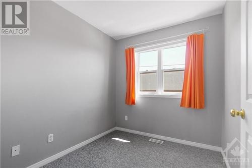 21 Glenhaven Private, Ottawa, ON - Indoor Photo Showing Other Room