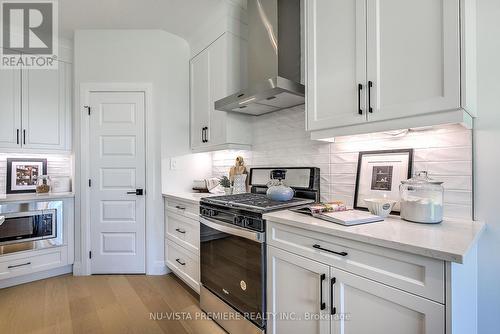 2322 Wickerson Road, London, ON - Indoor Photo Showing Kitchen With Upgraded Kitchen