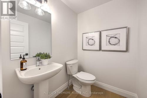 2322 Wickerson Road, London, ON - Indoor Photo Showing Bathroom