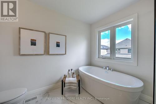 2322 Wickerson Road, London, ON - Indoor Photo Showing Bathroom