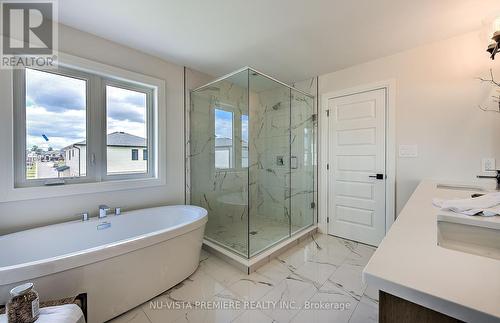 2322 Wickerson Road, London, ON - Indoor Photo Showing Bathroom