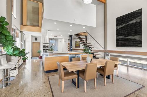 490 Seekings Street, Headingley, MB - Indoor Photo Showing Dining Room