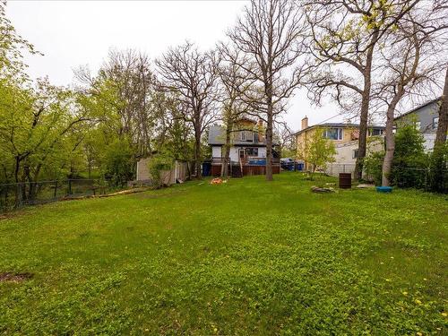 169 Woodhaven Boulevard, Winnipeg, MB - Outdoor With Backyard