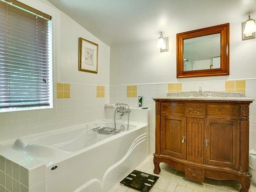 Bathroom - 1584 Rue Roy, Prévost, QC - Indoor Photo Showing Bathroom