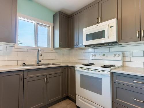 745 Kelly Drive, Kamloops, BC - Indoor Photo Showing Kitchen With Double Sink