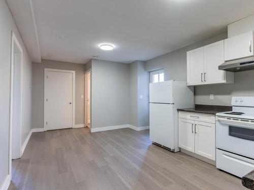 745 Kelly Drive, Kamloops, BC - Indoor Photo Showing Kitchen