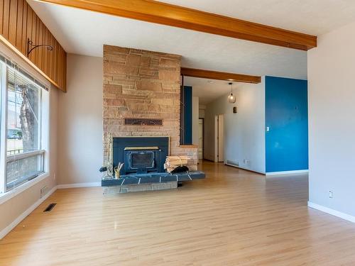 745 Kelly Drive, Kamloops, BC - Indoor Photo Showing Living Room With Fireplace