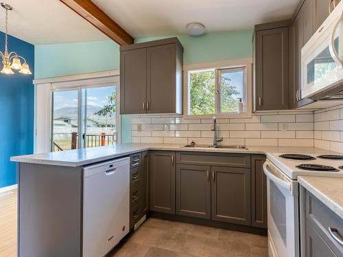 745 Kelly Drive, Kamloops, BC - Indoor Photo Showing Kitchen With Double Sink